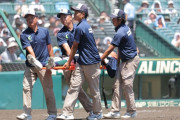 【甲子園】２試合連続のアクシデント　熱中症か　足に変調　担架で運ばれる