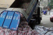 【画像】武漢市、食肉をゴミ収集車で配布 → 住民ブチ切れ　幹部クビ