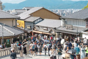 海外「こんなに暑いのに、日本の人たちは何で汗だくになってないの？」（海外の反応）