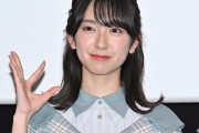 日向坂46金村美玖、ガーリー白ミニスカワンピ衣装姿に反響「スタイル抜群」「普段と雰囲気違う」
