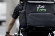 【朗報】Uber Eats、ローソンから医薬品のデリバリーを開始！！風邪薬、目薬などの計49品目が対象