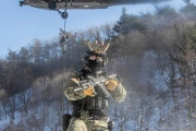 韓国陸軍特殊戦司令部の隊員が厳しい環境下での冬季訓練風景を公開！