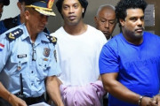 ロナウジーニョ、パラグアイ刑務所でフットサル大会に参加…パスポート偽造で逮捕