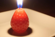 海外「甘くておいしそうだけど、とろけちゃう！」いちごのキャンドルを作ってみた