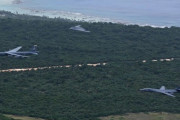 米戦略爆撃機のグアム配備終了、日本で米本土から展開訓練も　[4/26]