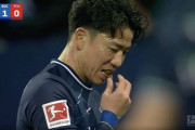 【サッカー】世界中で話題のジャガー・浅野拓磨の“衝撃行動” 投げ込まれたチョコの拾い食い→豪快ゴールに各国サポーターが反応