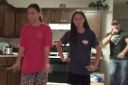 子供達のダンス動画にこっそり参加して格の違いを見せつけたお父さんｗｗｗ