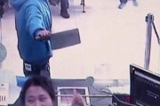 【悲報】銀行強盗さん、とんでもないナイフを持ってきてしまい銀行大パニックｗｗｗｗ