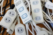 【悲報】「電源タップの寿命」が３～５年と判明！　長く使ってる奴は火事になっても知らんぞ！！