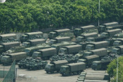 【画像あり】香港から10km地点の深センに戦車が集結