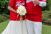 鈴木誠也×畠山愛理の結婚式で『背番号1のカープユニフォーム』を家族全員で着用した写真が公式ブログにUPされる