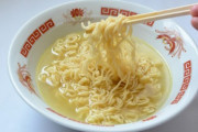 【悲報】袋麺、値上がりの影響で高級品になる