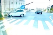 【栃木】これは神回避。電柱を倒すほどの勢いで突っ込んできた車を回避する車載。