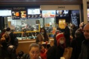 ロシア人「閉店前にマックナゲット食べたいなぁ」？？？「15万ルーブル」