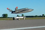 クラトスXQ-58A、滑走路から台車離陸できる装置開発