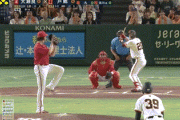 【ジエンゴ】巨人・戸郷、7回無死満塁からレフトへタイムリーヒット！さらに打球を末包がそらしている間に一二塁のランナーも生還！！！！！！！！！！！【巨人対広島16回戦】