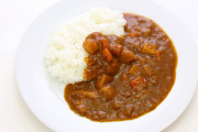 子供用の甘口のカレールーに何を混ぜても「辛口カレー」にはならないよな？家庭のカレーが嫌いになりそう…
