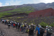 静岡県、富士登山にアプリで事前登録義務　入山料4000円