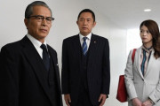 『警視庁・捜査一課長 season5』第10話(終)前半、大岩一課長(内藤剛志)をオジ様と呼ぶパリ警視庁の捜査員(馬場ふみか)が登場し笹川刑事部長(本田博太郎)は最後だからかいつもより真面目
