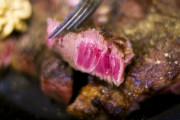 【レア画像】こういう赤みの残ってる肉食える？