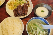 仙台人「焼いた牛タンか・・・・・トロロと麦飯セットで定食にしたろ！」