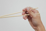 箸「つかむ、刺す、切るなんでもできます」←ナイフとフォークに負けた理由