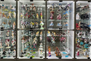 姉ちゃん「弟の部屋のフィギュアを棚から落としてみた」→結果