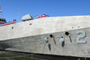 沿海域戦闘艦「オークランド LCS-24」の就役式…インディペンデンス級24番艦！