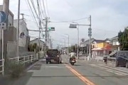 【福岡】右折車を右から抜こうとしたバイクが軽自動車と事故っちゃう。そりゃそうなるｗｗｗ