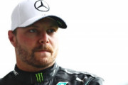 メルセデスのボッタス、シーズン中解雇の噂について「解雇されないとわかっている」「契約がある」