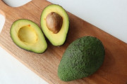 日本産のアボガドを食べたリポーター「おいしい！まるでフルーツ！」