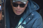 【悲報】巨人・阿部慎之助監督が仕事初めから出待ちファンに超「塩対応」！