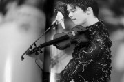 羽生結弦、氷上に物語を織りなす。技術的な跳躍も軽々と、まるで当然のようにこなし、その動きは見る者に深い感動を与えた唯一無二の表現者。