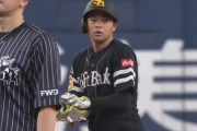 川瀬晃、チーム唯一の長打を放つ