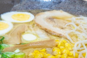 【悲報】味噌ラーメンに合う具材、コーンしかない