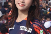 【悲報】「とんでも美女サポ」「セクシー」「AIかと」大宮のユニフォームを着たモデルに反響…実は選手のいとこ←これｗｗｗｗｗｗ