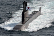 韓国海軍初　独自開発３千トン級潜水艦「島山安昌浩」が就役　実戦配備は来年８月予定 [8/13]