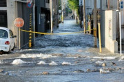 【悲報】京都、国道1号の地中から大量の水で水没「GW開始も幸先悪く交通規制」＼(^o^)／陥没するぞー