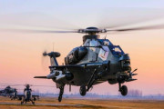 中国陸軍のWZ-10攻撃ヘリコプターが24時間の飛行訓練に向けて順次離陸！