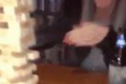 【gif】女さん「私ジェンガ上手いよw」→結果……