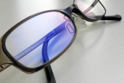 ブルーライトカット眼鏡、子どもに「悪影響」　学会公表