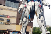 【上海】高さ18メートルガンダム立像が下半身だけに…台風上陸でデマ拡散 [9/17]  [ばーど★]