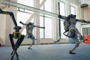 【スゲェ】アメリカの企業が開発したロボットがノリノリのダンスを披露！CGみたいにヌルヌル動くと話題にｗｗｗｗ