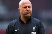 不振のリヴァプール、スロット監督の続投をオーナーや幹部は支持か