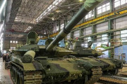 ウクライナ兵士、鹵獲した戦車の不調についてロシア製造元の技術相談窓口に電話相談！