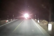 【動画】対向車のハイビームに隠された恐怖のドライブレコーダー。