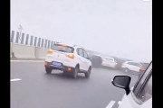 【動画】中国、霧が濃すぎて高速道路が地獄になる
