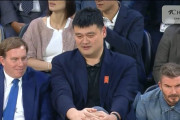 姚明とデビッド・ベッカムが並んで座った結果…