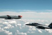 【軍事】MQ-25無人航空機からのF/A-18への空中給油試験の映像。