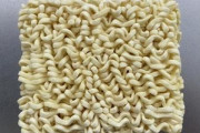 SNSで流行している｢ラーメンを調理せず食べる｣チャレンジ エジプトの10代の少年が3袋食べて腹痛･嘔吐の症状を訴えて死亡